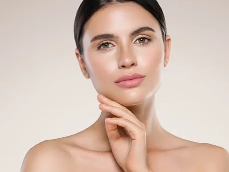 maquillaje natural belleza ojos y labios mujer joven modelo